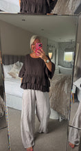 Load image into Gallery viewer, The striped linen trousers with pockets