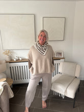 Load image into Gallery viewer, The knitted handkerchief scarves