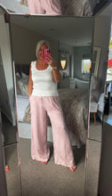 Load image into Gallery viewer, The fine knit scalloped vest top