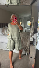 Load image into Gallery viewer, The Ibiza hopsack frill hem shorts set with pockets