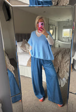 Load image into Gallery viewer, The v neck knitted tank