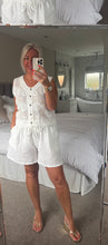 Load image into Gallery viewer, SALE The Linen look elasticated waist shorts with pockets (no return on sale items)