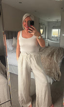 Load image into Gallery viewer, The striped linen trousers with pockets
