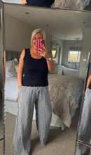 Load image into Gallery viewer, The fine knit scalloped vest top