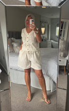 Load image into Gallery viewer, SALE The Linen look elasticated waist shorts with pockets (no return on sale items)