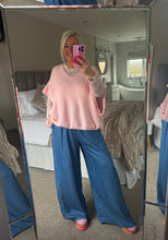 Load image into Gallery viewer, The v neck knitted tank