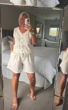 Load image into Gallery viewer, SALE The Linen look elasticated waist shorts with pockets (no return on sale items)