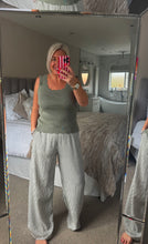 Load image into Gallery viewer, The fine knit scalloped vest top