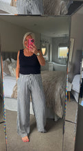 Load image into Gallery viewer, The fine knit scalloped vest top
