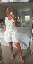 Load image into Gallery viewer, SALE The Linen look elasticated waist shorts with pockets (no return on sale items)