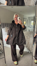 Load image into Gallery viewer, The tie waist pin tuck jogger