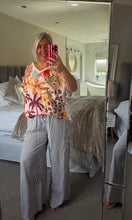 Load image into Gallery viewer, The striped linen trousers with pockets