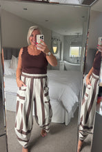 Load image into Gallery viewer, The fine knit scalloped vest top
