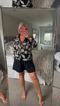 Load image into Gallery viewer, The elasticated waist chiffon shorts with pockets
