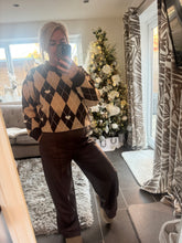 Load image into Gallery viewer, The argyle knit
