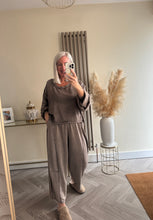 Load image into Gallery viewer, The washed look high low jersey top
