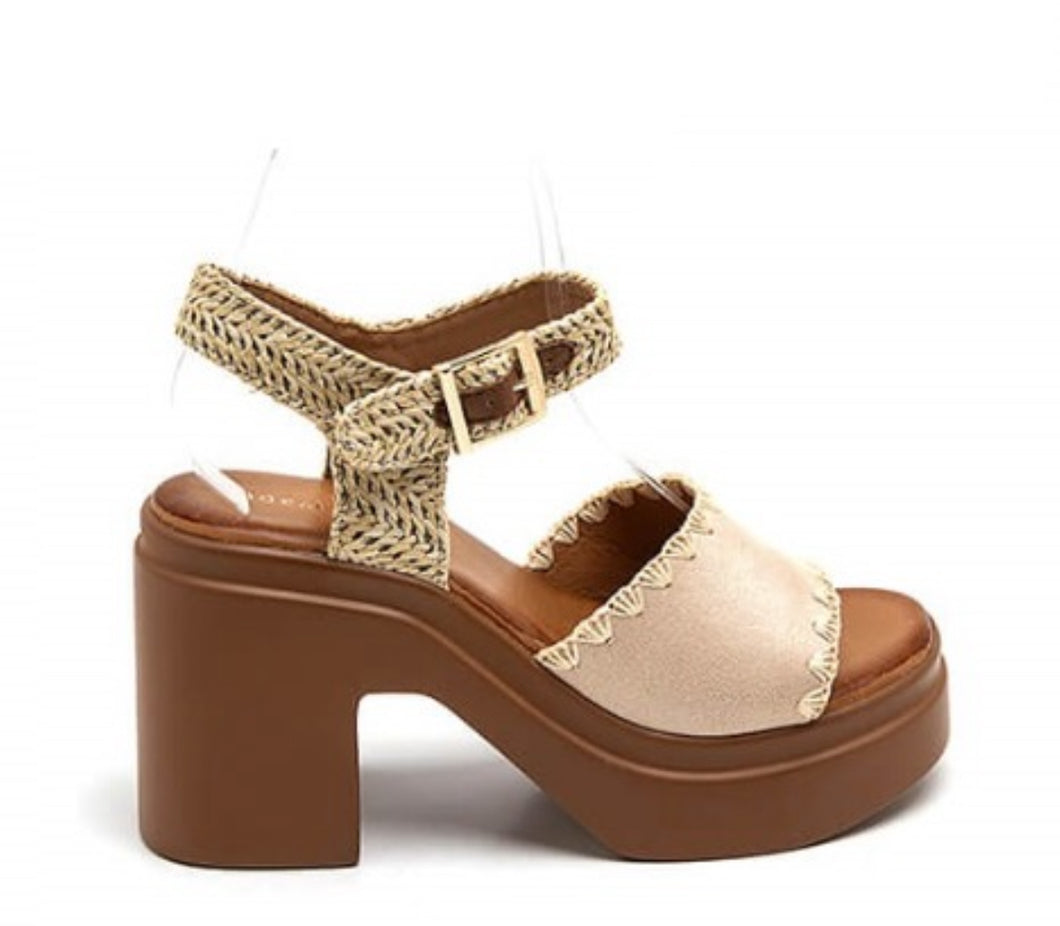 SALE The block heel sandals in beige (no return on sale items)