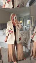 Load image into Gallery viewer, The zeta Otto pinstripe embroidered blazer
