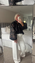 Load image into Gallery viewer, The zeta Otto embroidered print zip jacket with puff sleeves
