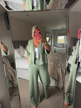Load image into Gallery viewer, The Bora Bora Hopsack trousers
