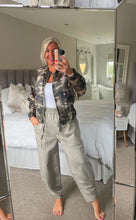 Load image into Gallery viewer, The lightweight camo zip jacket
