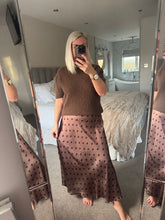 Load image into Gallery viewer, The elasticated waist satin heart skirt
