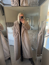 Load image into Gallery viewer, The Stella faux fur coat
