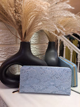 Load image into Gallery viewer, The zip around snake print purse
