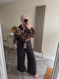 The tie waist elasticated linen trousers