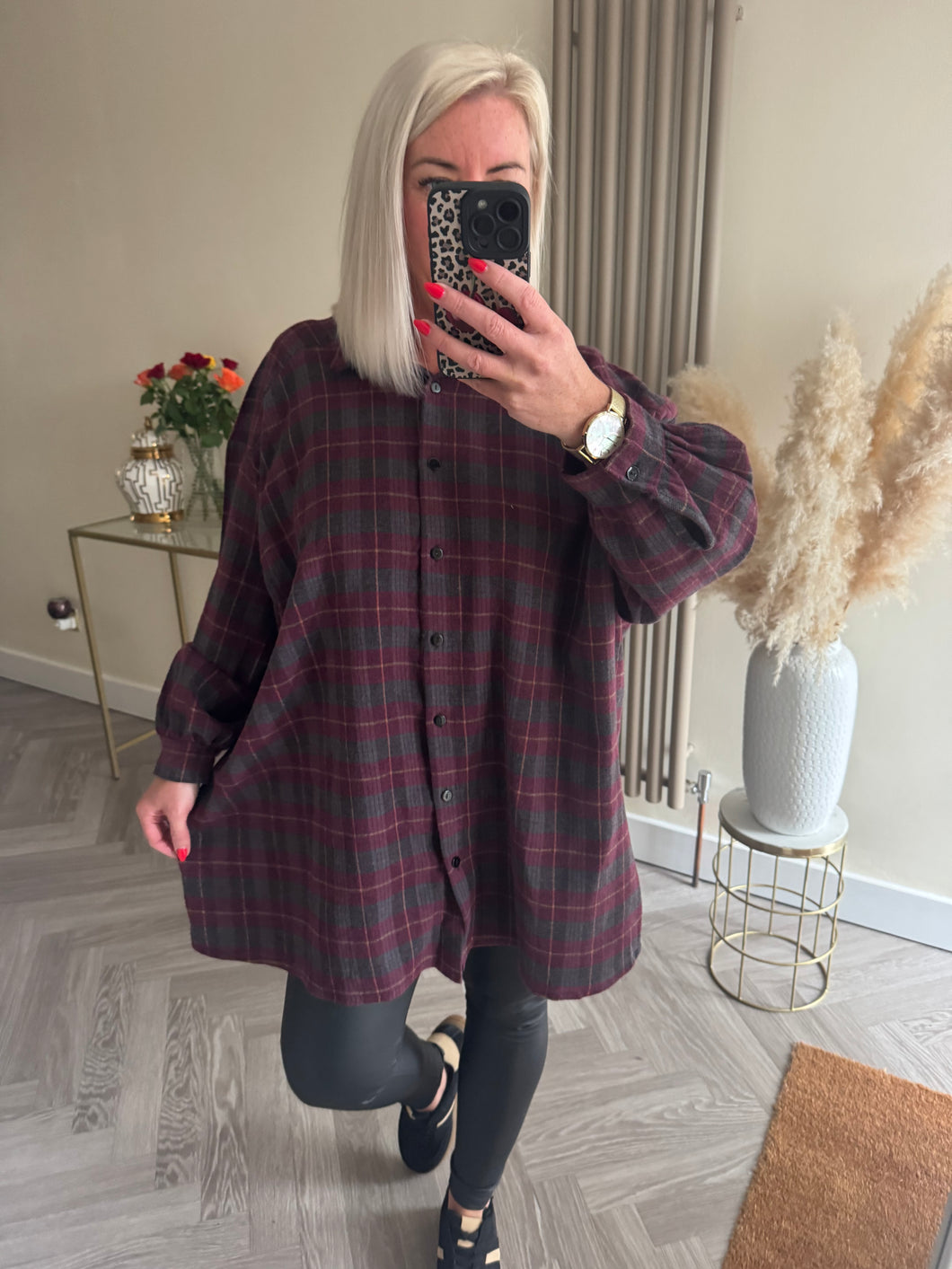 The pu leather look leggings in black