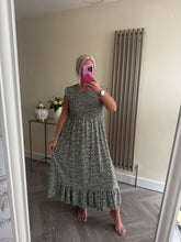 Load image into Gallery viewer, SALE The shirred ditzy dress (no return on sale items)
