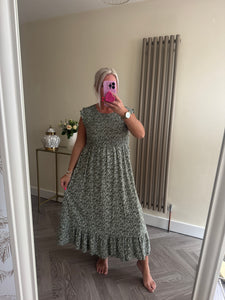 SALE The shirred ditzy dress (no return on sale items)