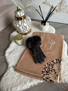 The ultimate cashmere feel scarf & gloves gift set