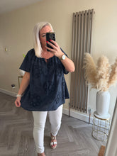 Load image into Gallery viewer, The cotton daisy flock top
