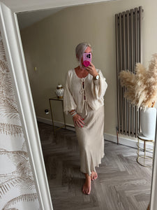 The elasticated waist satin skirts