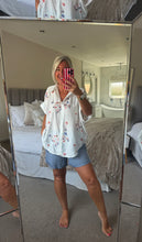 Load image into Gallery viewer, The Ibiza turn up hem linen shorts
