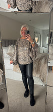 Load image into Gallery viewer, The animal print sequin balloon sleeve top
