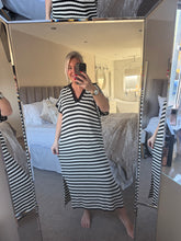 Load image into Gallery viewer, The striped knitted dress
