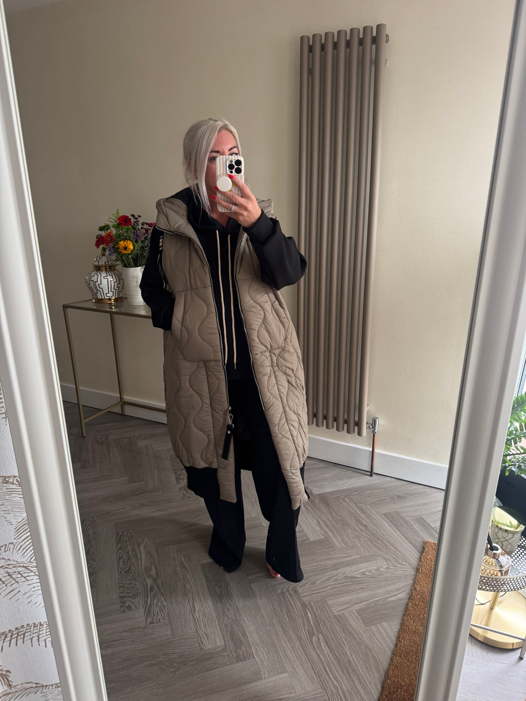 The black tab gillet with pockets & side zip detailing