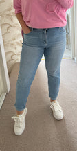 Load image into Gallery viewer, SALE The high waisted g smack mom jeans (No return on sale items)
