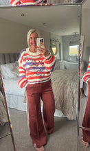 Load image into Gallery viewer, The seam stripe pin tuck joggers with pockets
