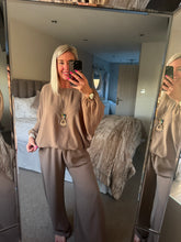 Load image into Gallery viewer, The chiffon trouser suit with separate necklace
