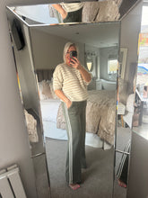 Load image into Gallery viewer, The striped seam pin tuck joggers
