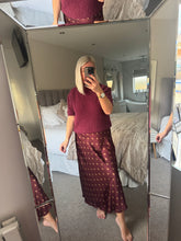 Load image into Gallery viewer, The elasticated waist satin heart skirt
