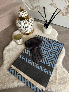 The ultimate cashmere feel scarf & gloves gift set