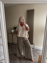 Load image into Gallery viewer, The v neck short sleeve boucle knit
