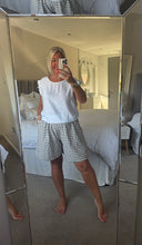 Load image into Gallery viewer, The gingham shorts with pockets
