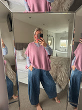 Load image into Gallery viewer, The v neck knitted tank
