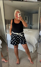 Load image into Gallery viewer, The Polka dot stretch shorts with separate belt
