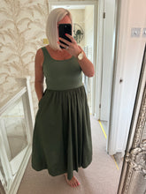 Load image into Gallery viewer, SALE The poplin vest dress with pockets (no return on sale items)
